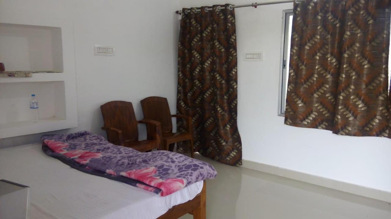 Hostel Buddha Khajurāho Rum bild